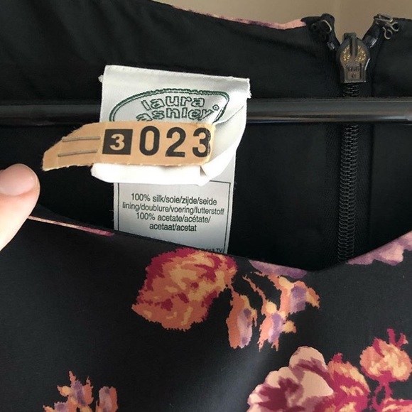 Silk Laura Ashley floral dress - Picture 4 of 4